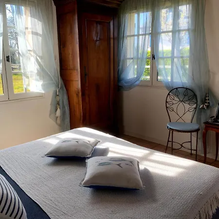 Le Manoir Du Petit Saint Pierre Pensión Honfleur